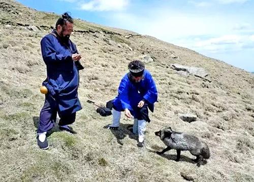 是真名士自风流：南岳道人吹箫召狐狸